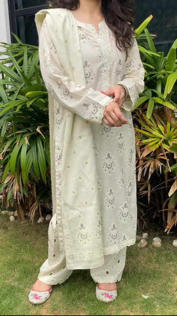 Ivory Bloom